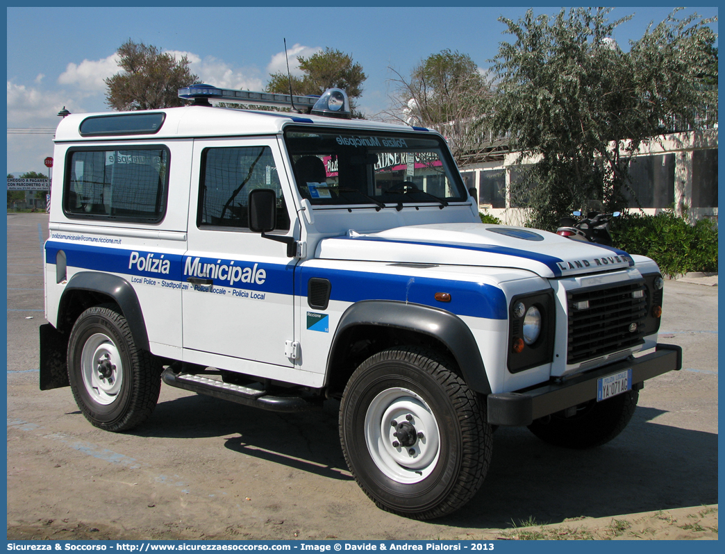 Polizia Locale YA071AG
Polizia Municipale
Comune di Riccione
Land Rover Defender 90
Parole chiave: Polizia;Municipale;Locale;Riccione;Land Rover;Defender;90;YA;071AG