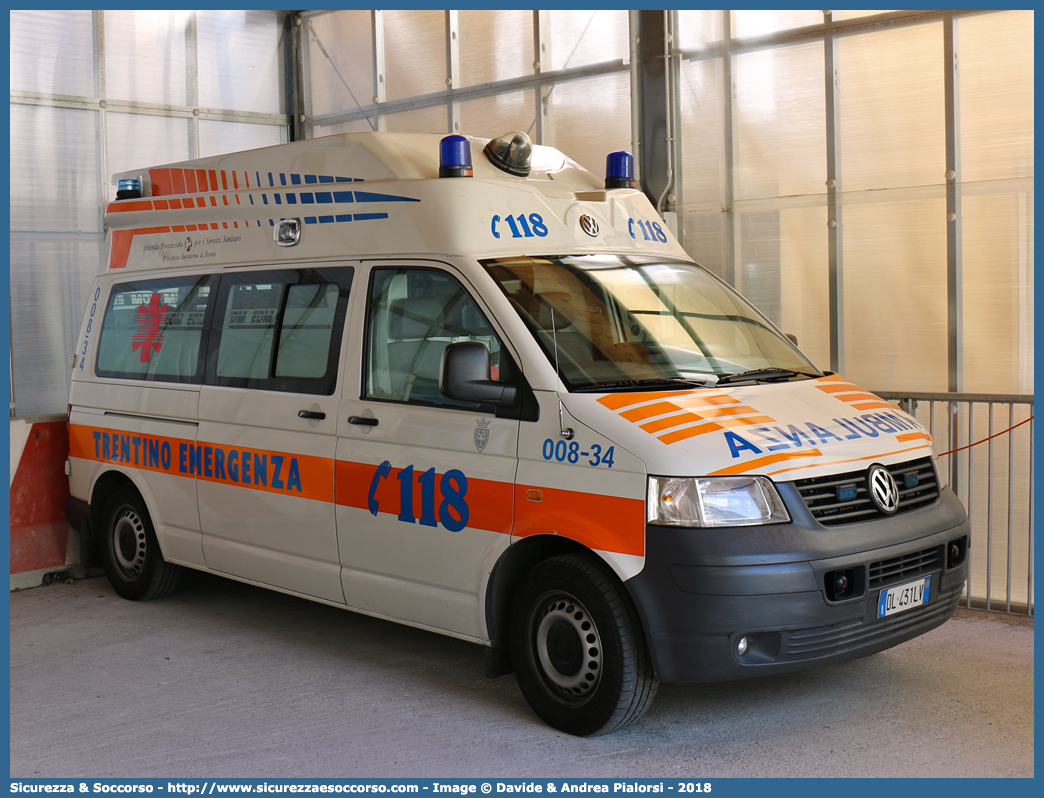 008-34
118 Trentino Emergenza
Volkswagen Transporter T5
Allestitore EDM S.r.l.
Parole chiave: 118;Trento;Trentino;Emergenza;Ambulanza;Autoambulanza;Volkswagen;Transporter;T5;T 5;EDM