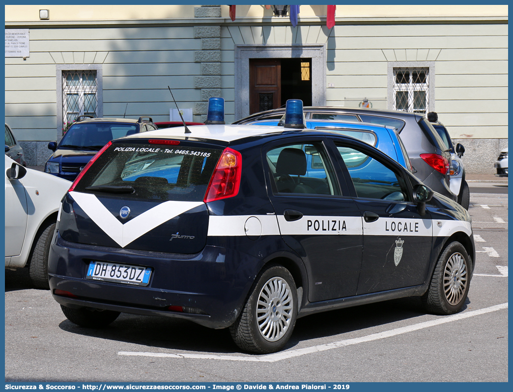 -
Polizia Locale
Corpo Intercomunale delle Giudicarie
Fiat Grande Punto
Parole chiave: Polizia;Locale;Municipale;Giudicarie;Tione di Trento;Bleggio Superiore;Bocenago;Borgo Lares;Caderzone Terme;Comano Terme;Fiavè;Pelugo;Porte di Rendena;San Lorenzo Dorsino;Spiazzo;Stenico;Tre Ville;Fiat;Grande Punto