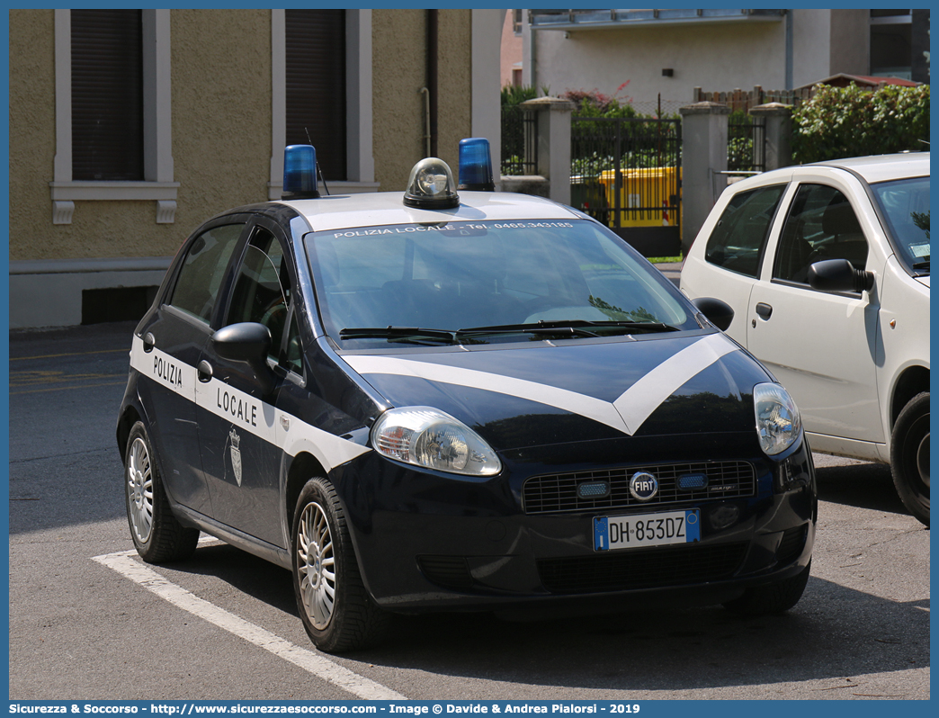 -
Polizia Locale
Corpo Intercomunale delle Giudicarie
Fiat Grande Punto
Parole chiave: Polizia;Locale;Municipale;Giudicarie;Tione di Trento;Bleggio Superiore;Bocenago;Borgo Lares;Caderzone Terme;Comano Terme;Fiavè;Pelugo;Porte di Rendena;San Lorenzo Dorsino;Spiazzo;Stenico;Tre Ville;Fiat;Grande Punto