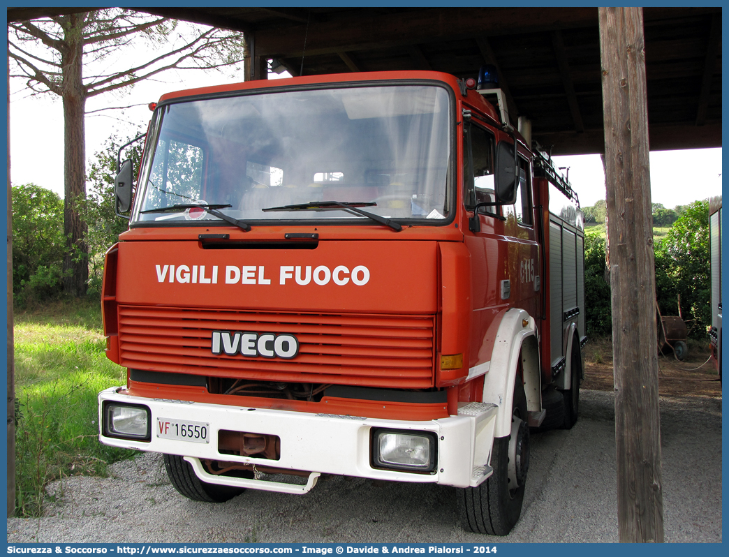 VF 16550
Corpo Nazionale Vigili del Fuoco
Iveco 190-26
Allestitore Baribbi S.p.A.
Parole chiave: VVF;V.V.F.;Corpo;Nazionale;Vigili;del;Fuoco;AutoPompaSerbatoio;APS;A.P.S.;Iveco;190;26;190-26;Baribbi