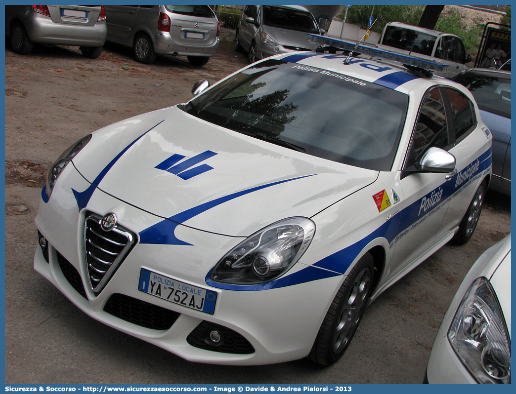 Polizia Locale YA752AJ
Polizia Municipale
Comune di Castel San Pietro Terme
Alfa Romeo Nuova Giulietta
I serie
Allestitore Focaccia Group S.r.l.
Parole chiave: Polizia;Locale;Municipale;Castel San Pietro Terme;Alfa Romeo;Nuova Giulietta;Focaccia;YA752AJ;YA 752 AJ