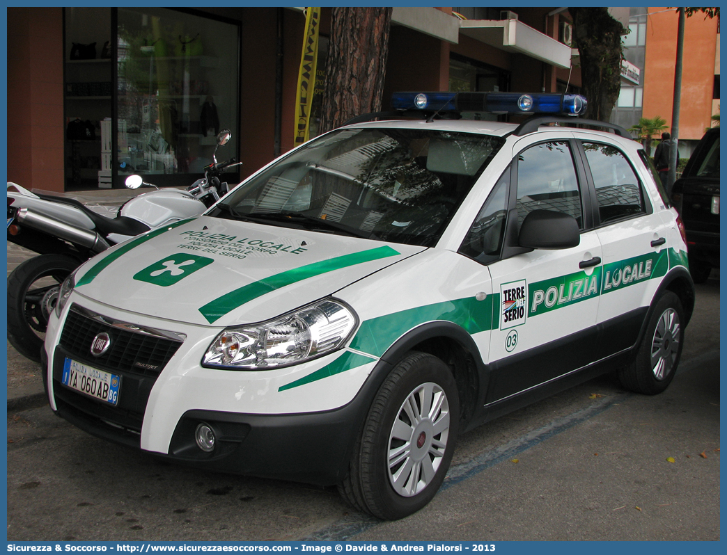 Polizia Locale YA060AB
Polizia Locale
Consorzio Terre del Serio
Fiat Sedici I serie
Parole chiave: Polizia;Locale;Municipale;Terre del Serio;Bariano;Fornovo San Giovanni;Misano di Gera d'Adda;Misano di Gera d Adda;Morengo;Mozzanica;Pagazzano;Fiat;Sedici;YA060AB;YA 060 AB