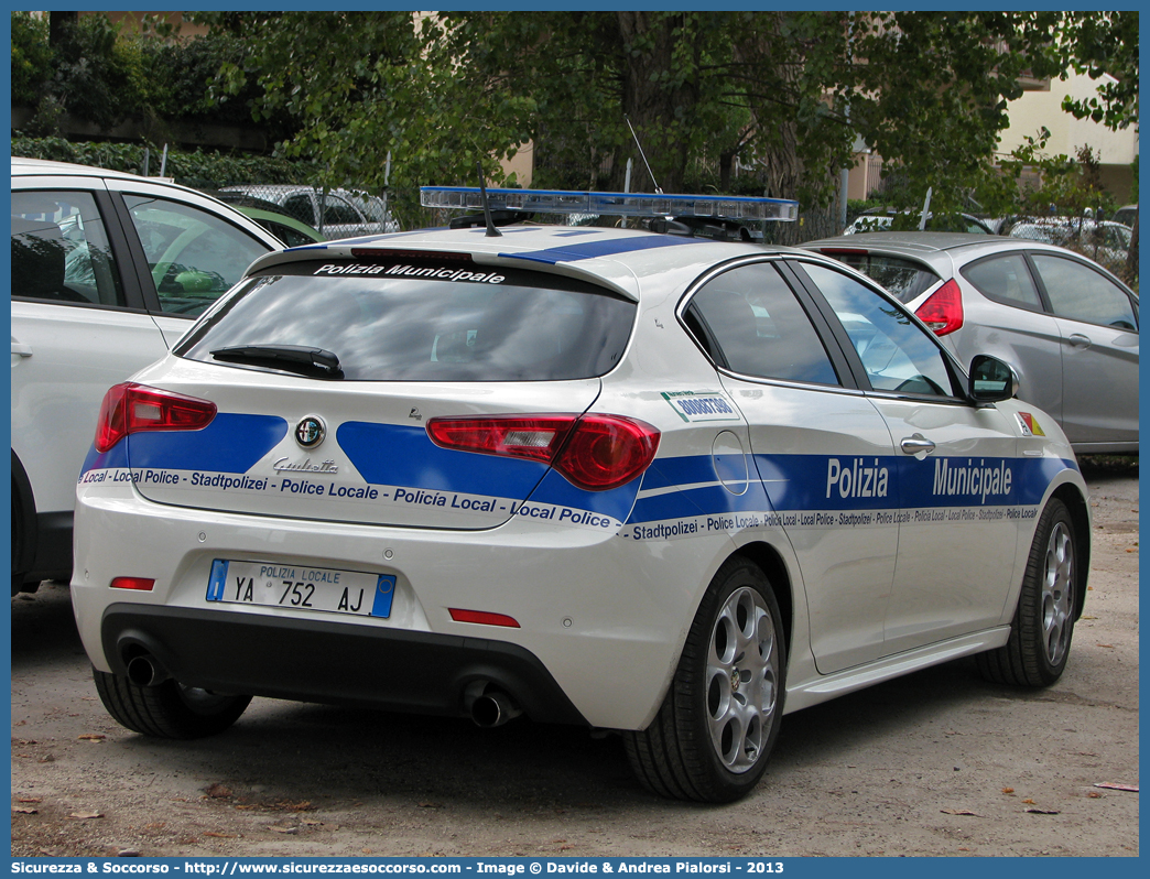 Polizia Locale YA752AJ
Polizia Municipale
Comune di Castel San Pietro Terme
Alfa Romeo Nuova Giulietta
I serie
Allestitore Focaccia Group S.r.l.
Parole chiave: Polizia;Locale;Municipale;Castel San Pietro Terme;Alfa Romeo;Nuova Giulietta;Focaccia;YA752AJ;YA 752 AJ