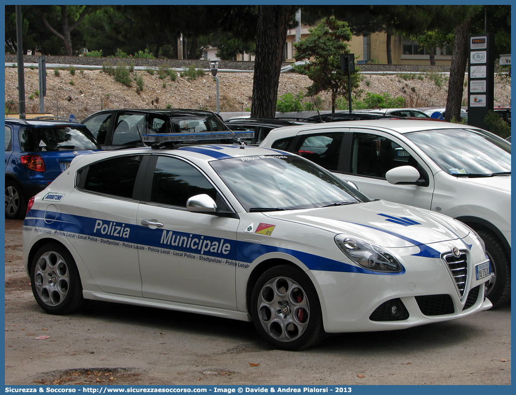 Polizia Locale YA752AJ
Polizia Municipale
Comune di Castel San Pietro Terme
Alfa Romeo Nuova Giulietta
I serie
Allestitore Focaccia Group S.r.l.
Parole chiave: Polizia;Locale;Municipale;Castel San Pietro Terme;Alfa Romeo;Nuova Giulietta;Focaccia;YA752AJ;YA 752 AJ