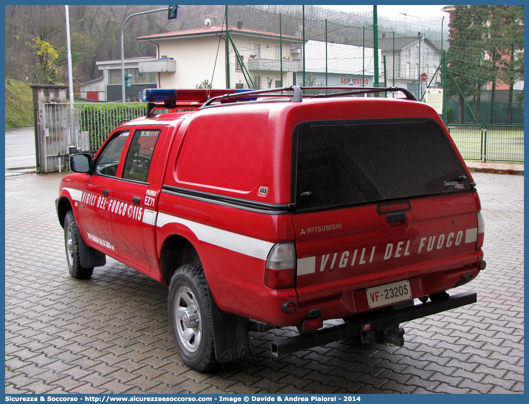 VF 23205
Corpo Nazionale Vigili del Fuoco
Mitsubishi L200 III serie restyling
(variante)
Parole chiave: VF;V.F.;VVF;V.V.F.;Corpo;Nazionale;Vigili del Fuoco;Vigili;Fuoco;Mitsubishi;L200;23205