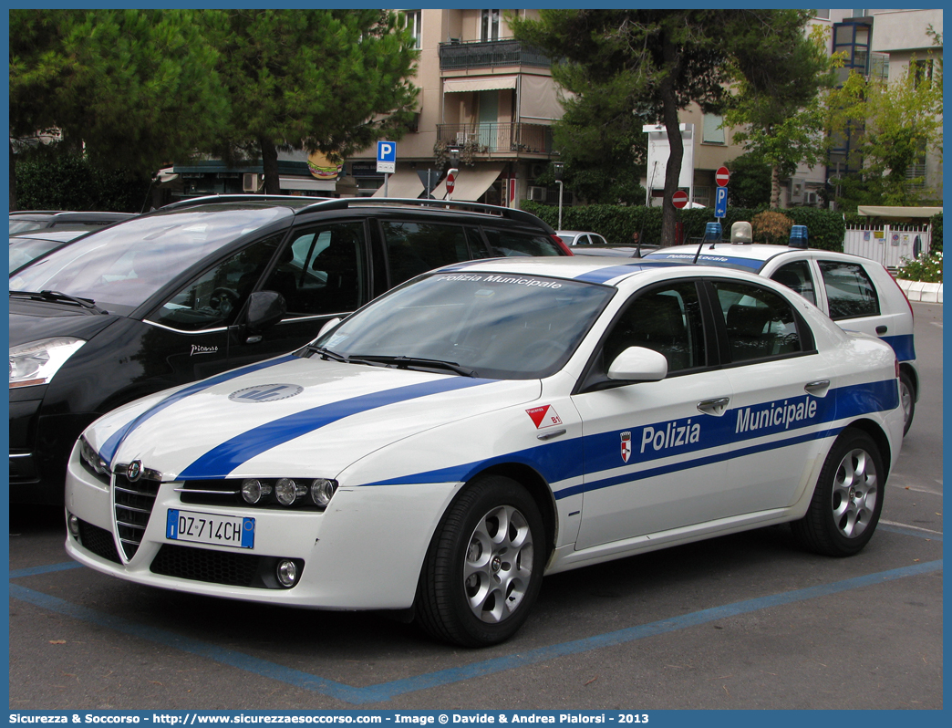 -
Polizia Municipale
Comune di Piacenza
Alfa Romeo 159
Allestitore Focaccia Group S.r.l.
Parole chiave: Polizia;Locale;Municipale;Piacenza;Alfa Romeo;159;Focaccia