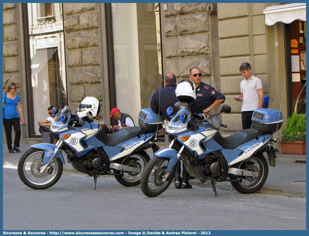 Polizia G1289
Polizia di Stato
Squadra Volante
Aprilia Pegaso 650 II serie
Parole chiave: PS;P.S.;Polizia;di;Stato;Polizia;Pubblica;Sicurezza;Aprilia;Pegaso;650