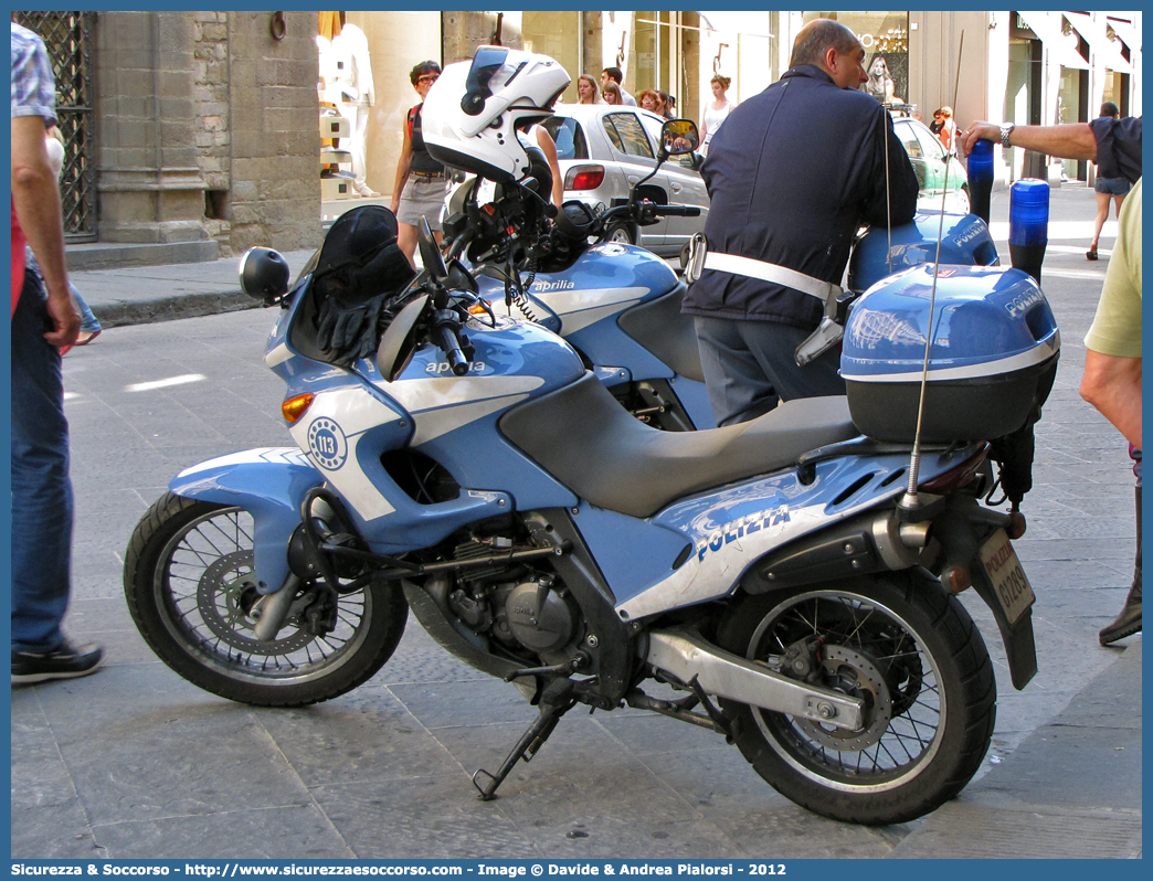 Polizia G1289
Polizia di Stato
Squadra Volante
Aprilia Pegaso 650 II serie
Parole chiave: PS;P.S.;Polizia;di;Stato;Polizia;Pubblica;Sicurezza;Aprilia;Pegaso;650