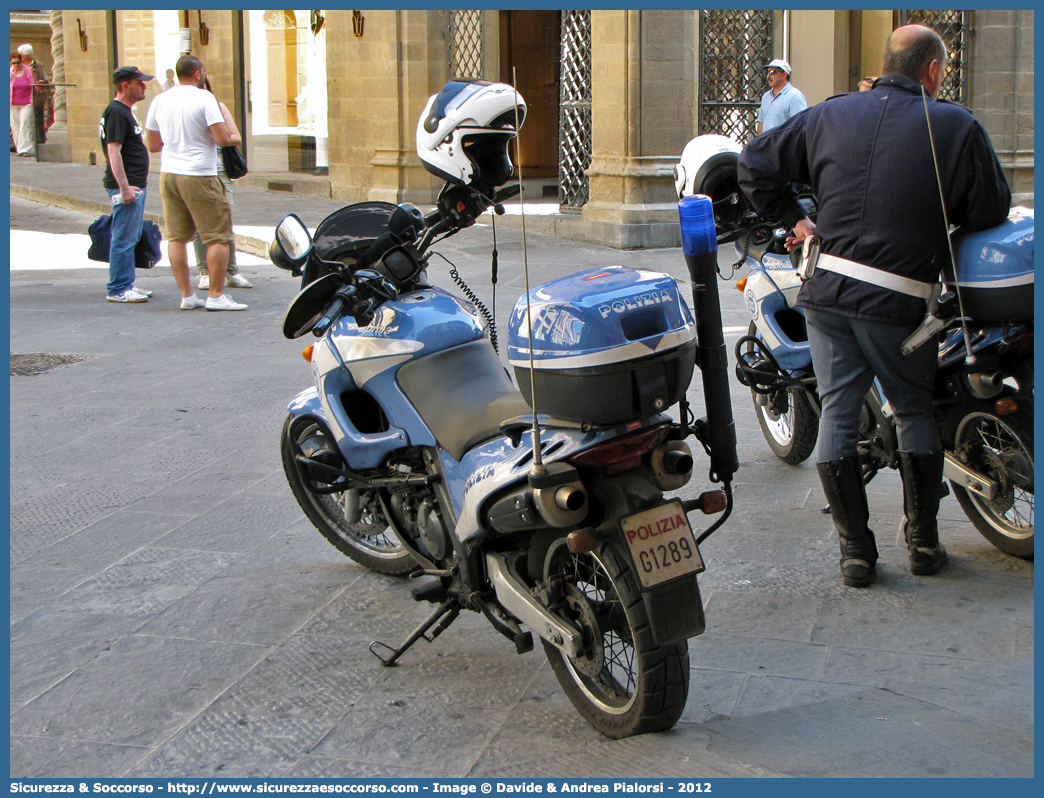 Polizia G1289
Polizia di Stato
Squadra Volante
Aprilia Pegaso 650 II serie
Parole chiave: PS;P.S.;Polizia;di;Stato;Polizia;Pubblica;Sicurezza;Aprilia;Pegaso;650