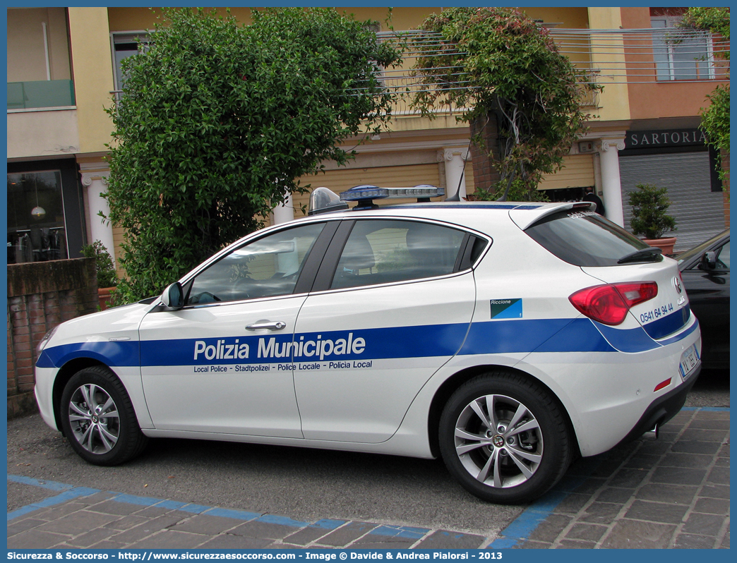 Polizia Locale YA055AG
Polizia Municipale
Comune di Riccione
Alfa Romeo Nuova Giulietta
I serie
Parole chiave: Polizia;Locale;Municipale;Alfa Romeo;Nuova Giulietta;YA055AG;YA 055 AG