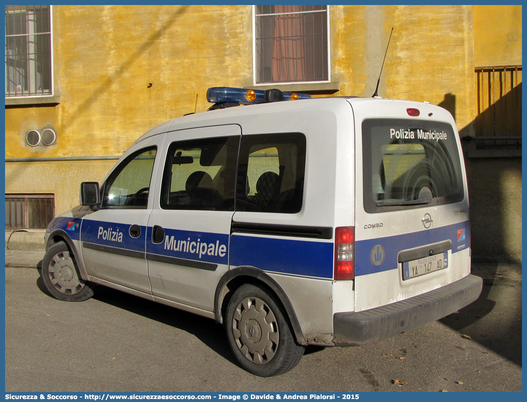 Polizia Locale YA147AD
Polizia Municipale
Corpo Intercomunale
Bassa Est Parmense
Opel Combo III serie
Allestitore Bertazzoni S.r.l.
Parole chiave: Polizia;Locale;Municipale;Bassa Est Parmense;Colorno;Mezzani;Sorbolo;Opel;Combo;Bertazzoni;YA147AD;YA 147 AD