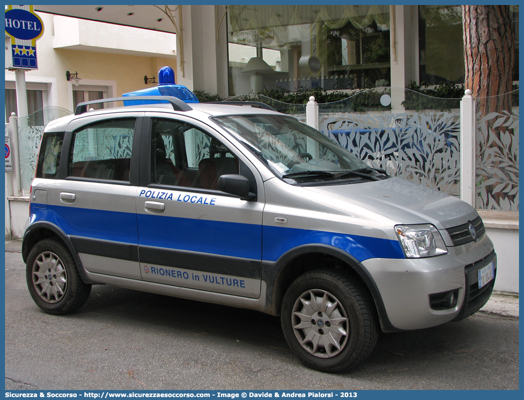 Polizia Locale YA004AE
Polizia Municipale
Comune di Rionero in Vulture
Fiat Nuova Panda 4x4 I serie
Parole chiave: Polizia;Locale;Municipale;Rionero in Vulture;Fiat;Nuova Panda;4x4;4 x 4;4*4;YA004AE;YA 004 AE