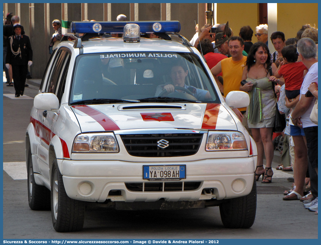 Polizia Locale YA098AH
Polizia Municipale
Comune di Firenzuola
Suzuki Grand Vitara II serie
Allestitore Bertazzoni S.r.l.
(variante)
Parole chiave: Polizia;Locale;Municipale;Firenzuola;Suzuki;Grand Vitara;Bertazzoni