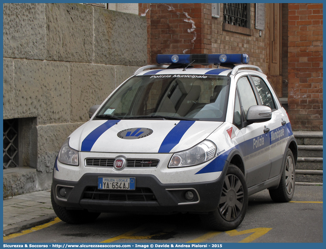 Polizia Locale YA634AJ
Polizia Municipale
Unione Pedemontana Parmense
Fiat Sedici II serie
Allestitore Bertazzoni S.r.l.
Parole chiave: Polizia;Locale;Municipale;Pedemontana Parmense;Collecchio;Felino;Montechiarugolo;Sala Baganza;Traversetolo;Fiat;Sedici;Bertazzoni;YA634AJ;YA 634 AJ