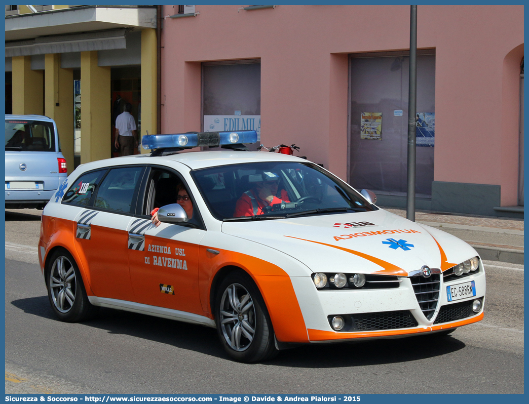 MIKE 02
118 Romagna Soccorso
Ambito Territoriale di Ravenna
Alfa Romeo 159 Sportwagon
Allestitore Vision S.r.l.
Parole chiave: Alfa Romeo;159;Sportwagon;118;Romagna;Ravenna;Soccorso;Automedica;Automedicalizzata;Auto Medica;Auto Medicalizzata;Vision