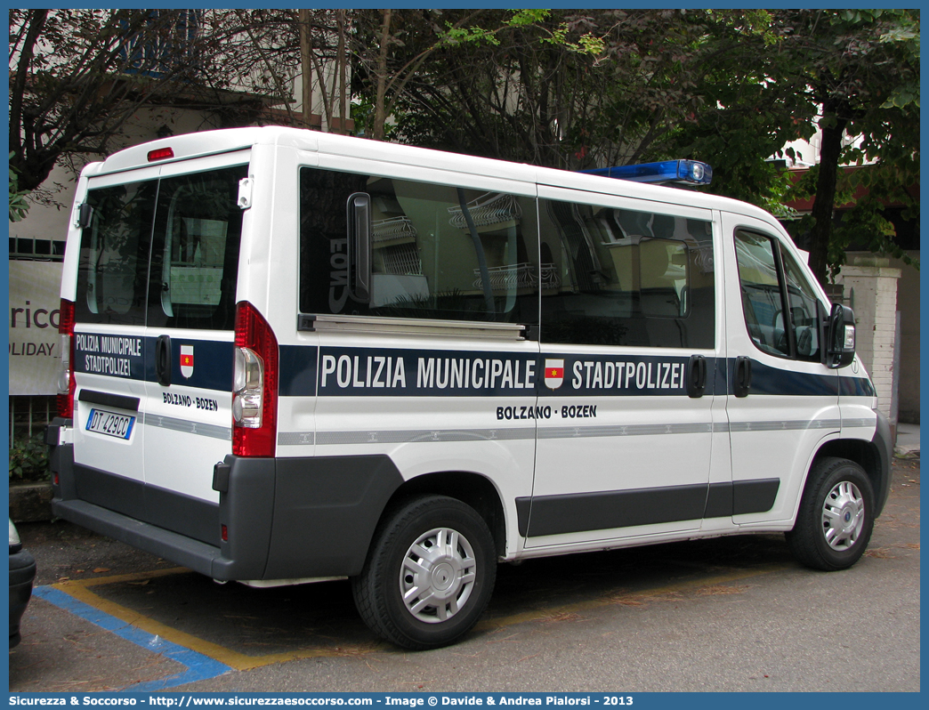 -
Polizia Municipale
Comune di Bolzano
Fiat Ducato III serie
Parole chiave: PL;P.L.;PM;P.M.;Polizia;Locale;Municipale;Stadt;Polizei;Stadtpolizei;Bolzano;Bozen;Fiat;Ducato;X250;X 250