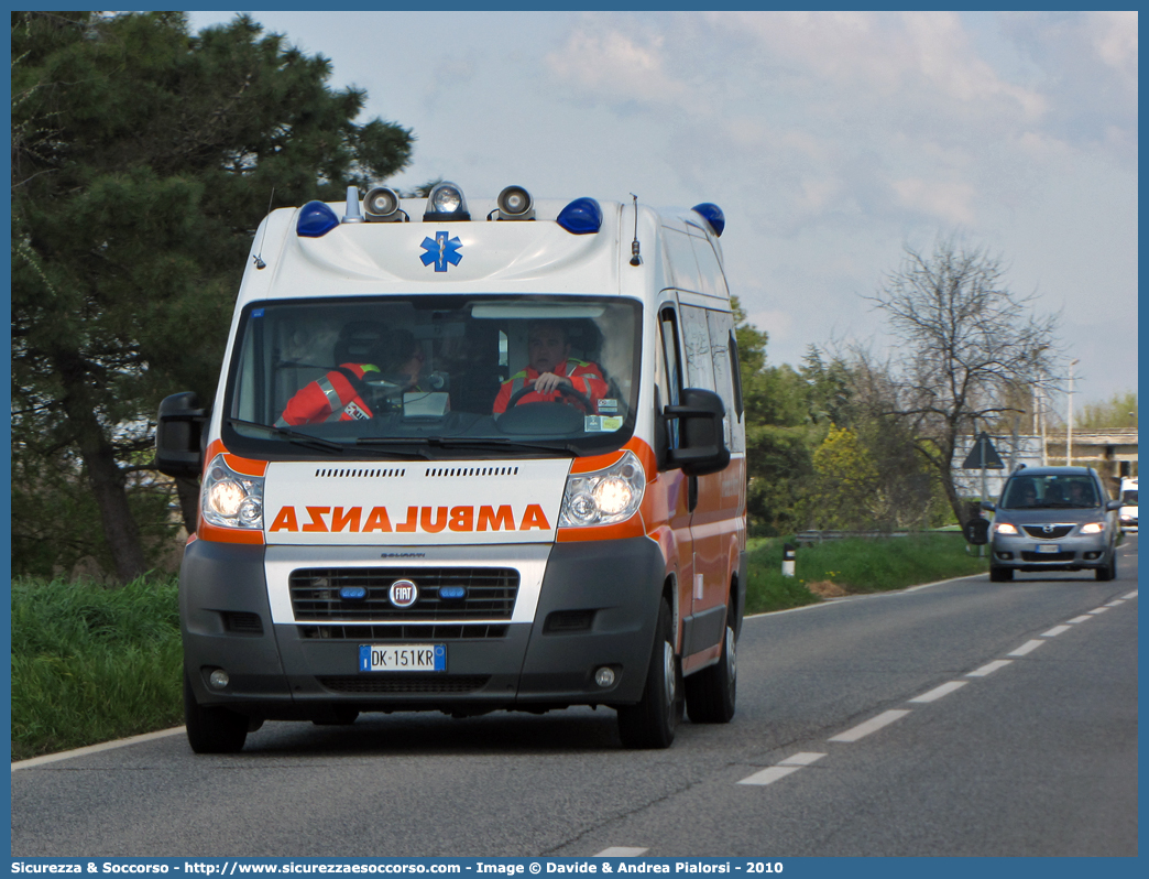 FE 3155
118 Ferrara Soccorso
Fiat Ducato III serie
Allestitore Bollanti S.r.l.
(variante)
Parole chiave: 118;Ferrara;Soccorso;Ambulanza;Autoambulanza;Fiat;Ducato;Bollanti