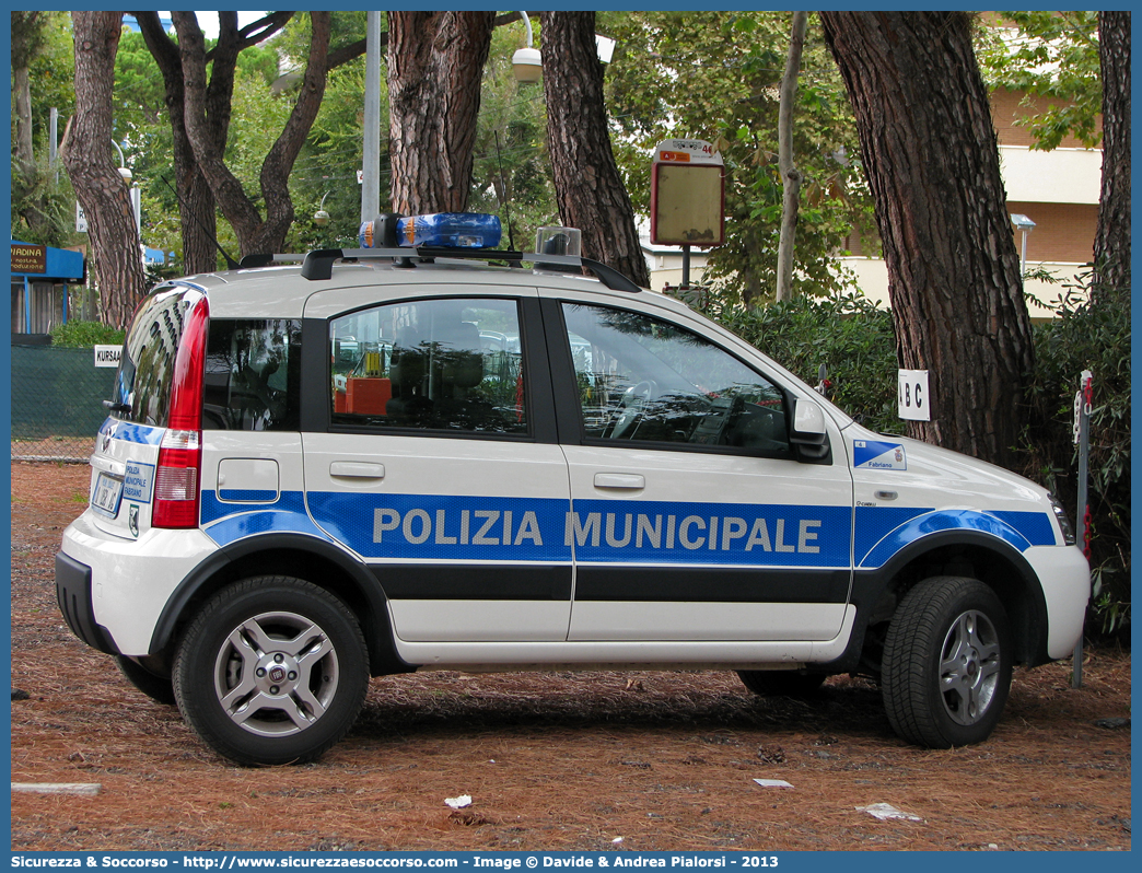 Polizia Locale YA058AG
Polizia Municipale
Comune di Fabriano
Fiat Nuova Panda 4x4 I serie
Allestitore Ciabilli S.r.l.
Parole chiave: Polizia;Locale;Municipale;Fabriano;Fiat;Nuova Panda;4x4;Ciabilli;YA058AG;YA 058 AG