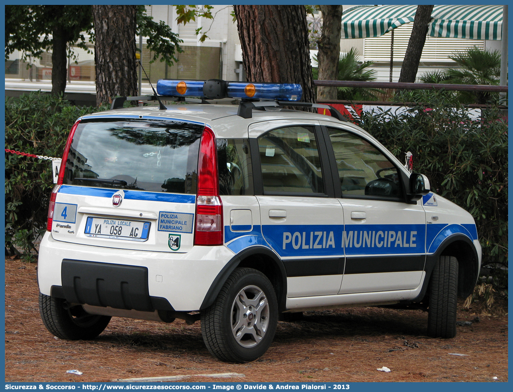 Polizia Locale YA058AG
Polizia Municipale
Comune di Fabriano
Fiat Nuova Panda 4x4 I serie
Allestitore Ciabilli S.r.l.
Parole chiave: Polizia;Locale;Municipale;Fabriano;Fiat;Nuova Panda;4x4;Ciabilli;YA058AG;YA 058 AG