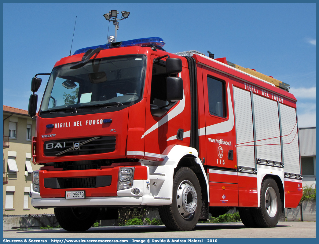 VF 25679
Corpo Nazionale Vigili del Fuoco
Volvo FL280/FL290 III serie
Allestitore BAI S.r.l.
Parole chiave: VVF;V.V.F.;Corpo;Nazionale;Vigili;del;Fuoco;APS;A.P.S.;AutoPompaSerbatoio;AutoPompa;Volvo;FL;280;290;FL280;FL290;BAI