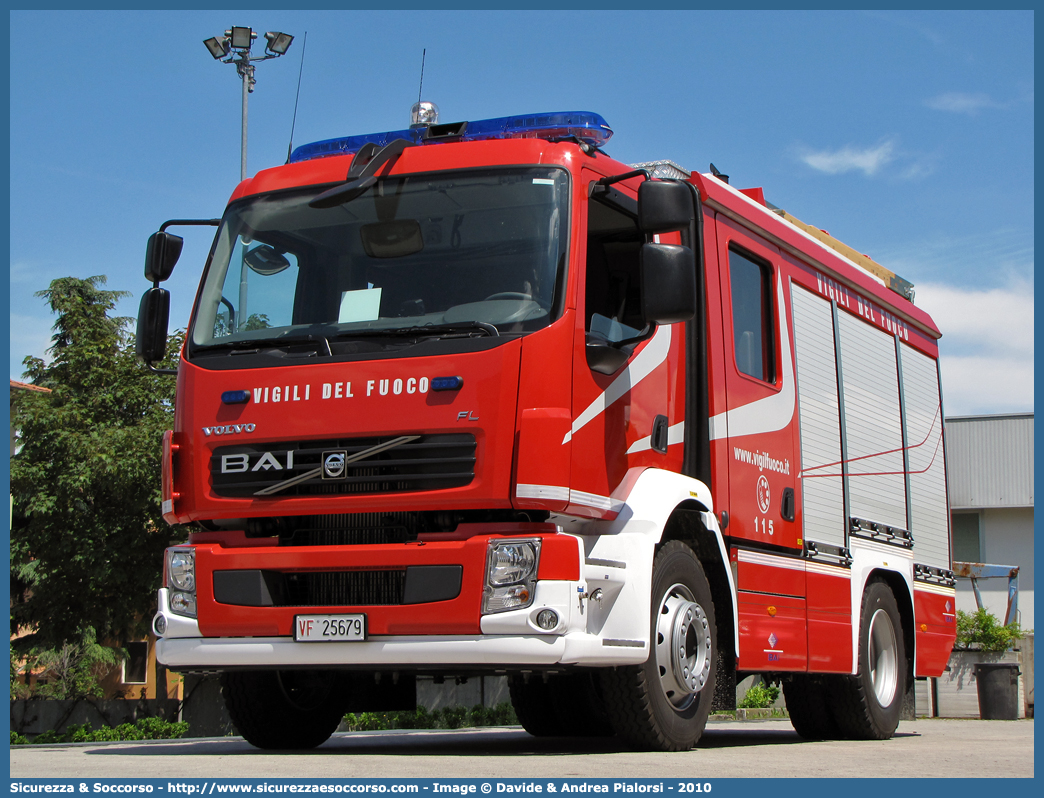 VF 25679
Corpo Nazionale Vigili del Fuoco
Volvo FL280/FL290 III serie
Allestitore BAI S.r.l.
Parole chiave: VVF;V.V.F.;Corpo;Nazionale;Vigili;del;Fuoco;APS;A.P.S.;AutoPompaSerbatoio;AutoPompa;Volvo;FL;280;290;FL280;FL290;BAI