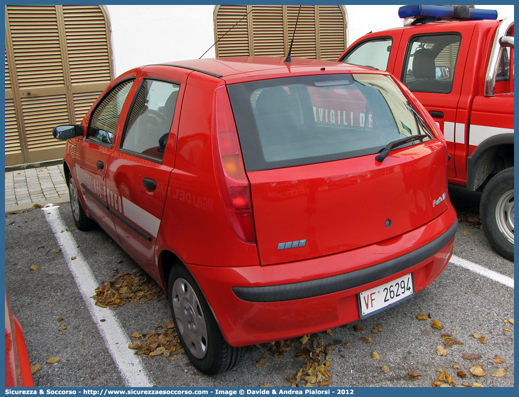 VF 26294
Corpo Nazionale Vigili del Fuoco
Fiat Punto II serie
Parole chiave: Corpo;Nazionale;Vigili del Fuoco;Vigili;Fuoco;Fiat;Punto