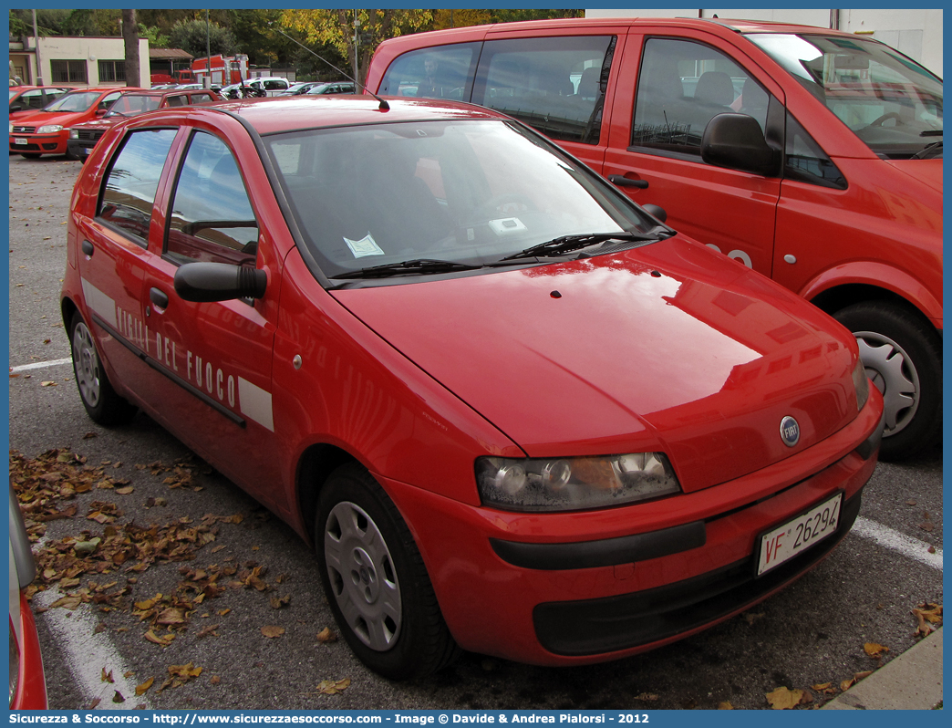 VF 26294
Corpo Nazionale Vigili del Fuoco
Fiat Punto II serie
Parole chiave: Corpo;Nazionale;Vigili del Fuoco;Vigili;Fuoco;Fiat;Punto