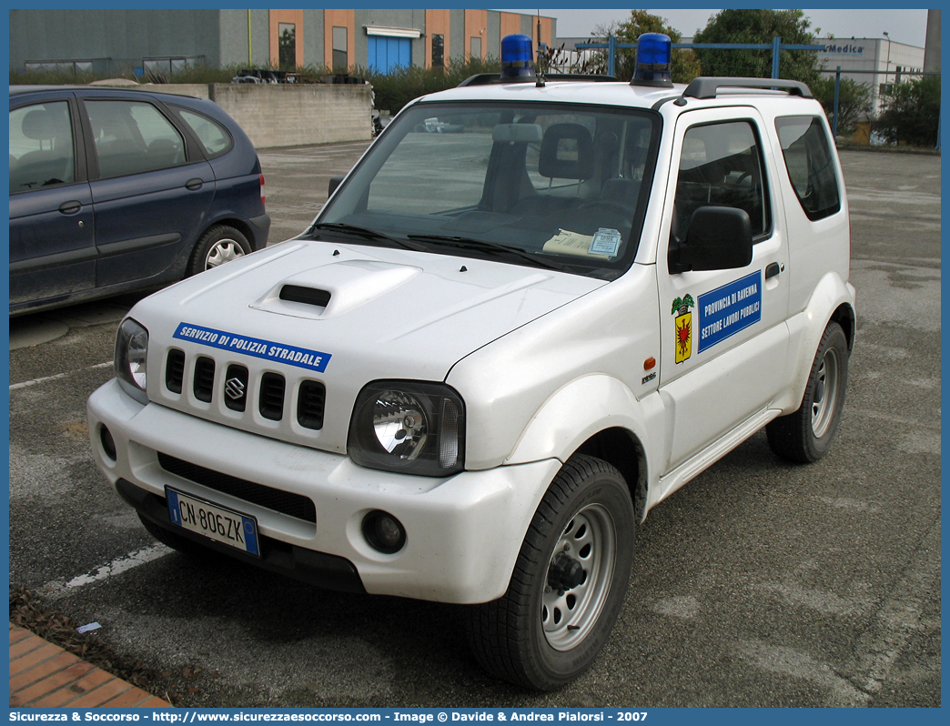 -
Provincia di Ravenna
Settore Lavori Pubblici
Servizio di Polizia Stradale
Suzuki Jimny
Parole chiave: Provincia;Ravenna;Settore;Lavori;Pubblici;Servizio;Polizia;Stradale;Suzuki;Jimny