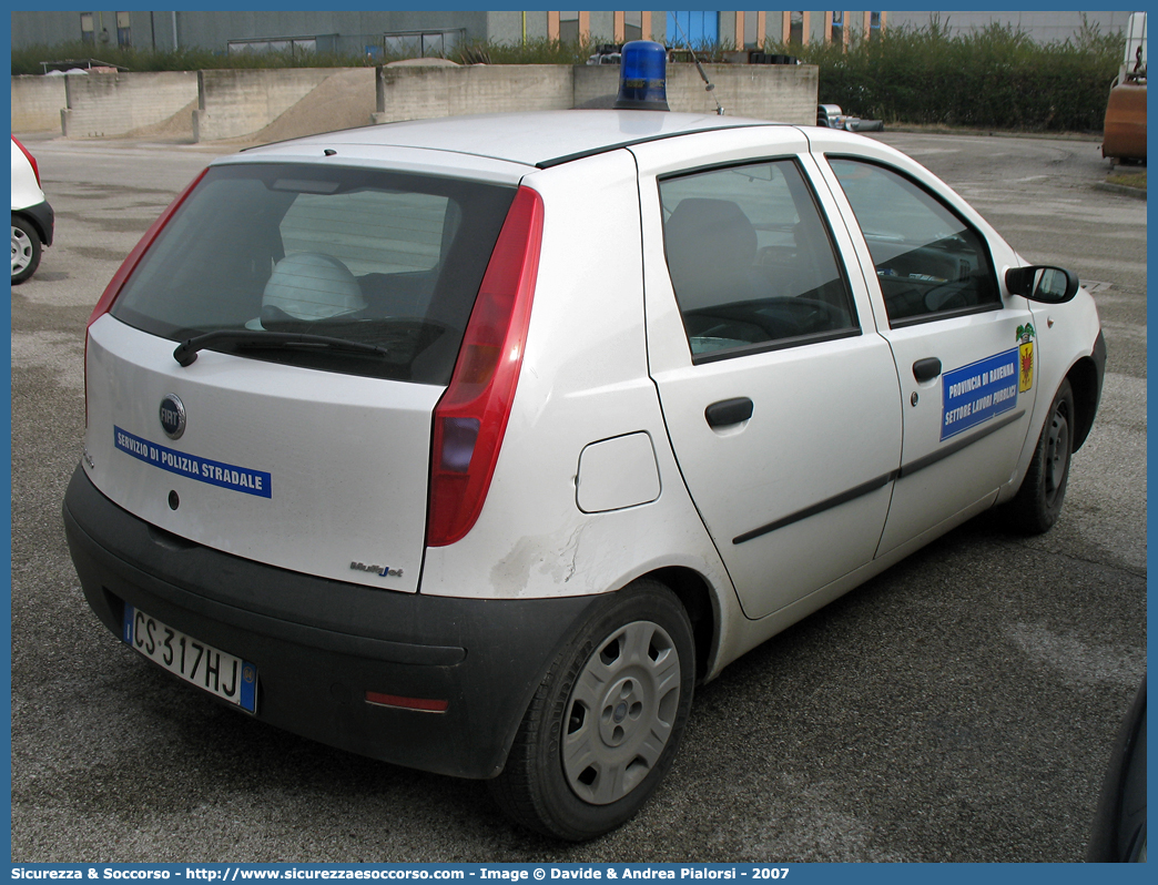 -
Provincia di Ravenna
Settore Lavori Pubblici
Servizio di Polizia Stradale
Fiat Punto III serie
Parole chiave: Provincia;Ravenna;Settore;Lavori;Pubblici;Servizio;Polizia;Stradale;Fiat;Punto