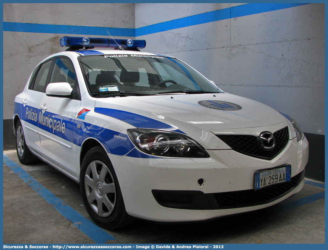 Polizia Locale YA259AA
Polizia Municipale
Servizio Intercomunale
Budrio e Granarolo dell'Emilia
Mazda 3 I serie
Allestitore Bertazzoni S.r.l.
Parole chiave: Polizia;Locale;Municipale;Budrio;Granarolo dell'Emilia;Granarolo dell Emilia;Mazda;3;Bertazzoni;YA259AA;YA 259 AA