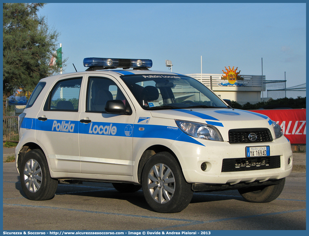 Polizia Locale YA169AD
Polizia Locale
Comune di Pasian di Prato
Daihatsu Terios III serie
Allestitore Bertazzoni S.r.l.
Parole chiave: Polizia;Locale;Municipale;Pasian di Prato;Daihatsu;Terios;Bertazzoni;YA169AD;YA 169 AD