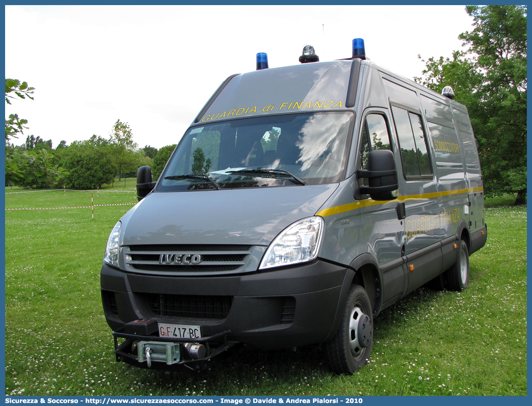 GdiF 417BC
Guardia di Finanza
R.O.A.N. Sommozzatori
Iveco Daily 50C18 IV serie
Allestitore Elevox S.r.l.
Parole chiave: GdiF;G.D.F.;GDF;Guardia di Finanza;R.O.A.N.;ROAN;Sommozzatori;Iveco;Daily;50C18;Elevox;417BC