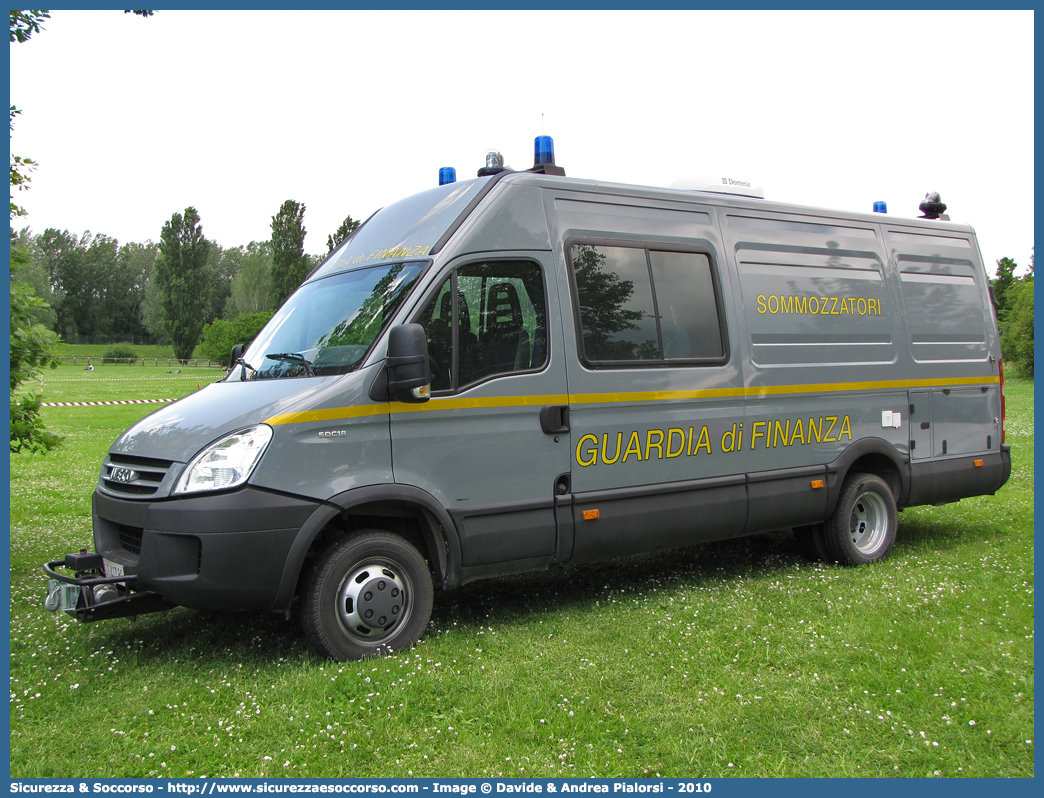 GdiF 417BC
Guardia di Finanza
R.O.A.N. Sommozzatori
Iveco Daily 50C18 IV serie
Allestitore Elevox S.r.l.
Parole chiave: GdiF;G.D.F.;GDF;Guardia di Finanza;R.O.A.N.;ROAN;Sommozzatori;Iveco;Daily;50C18;Elevox;417BC