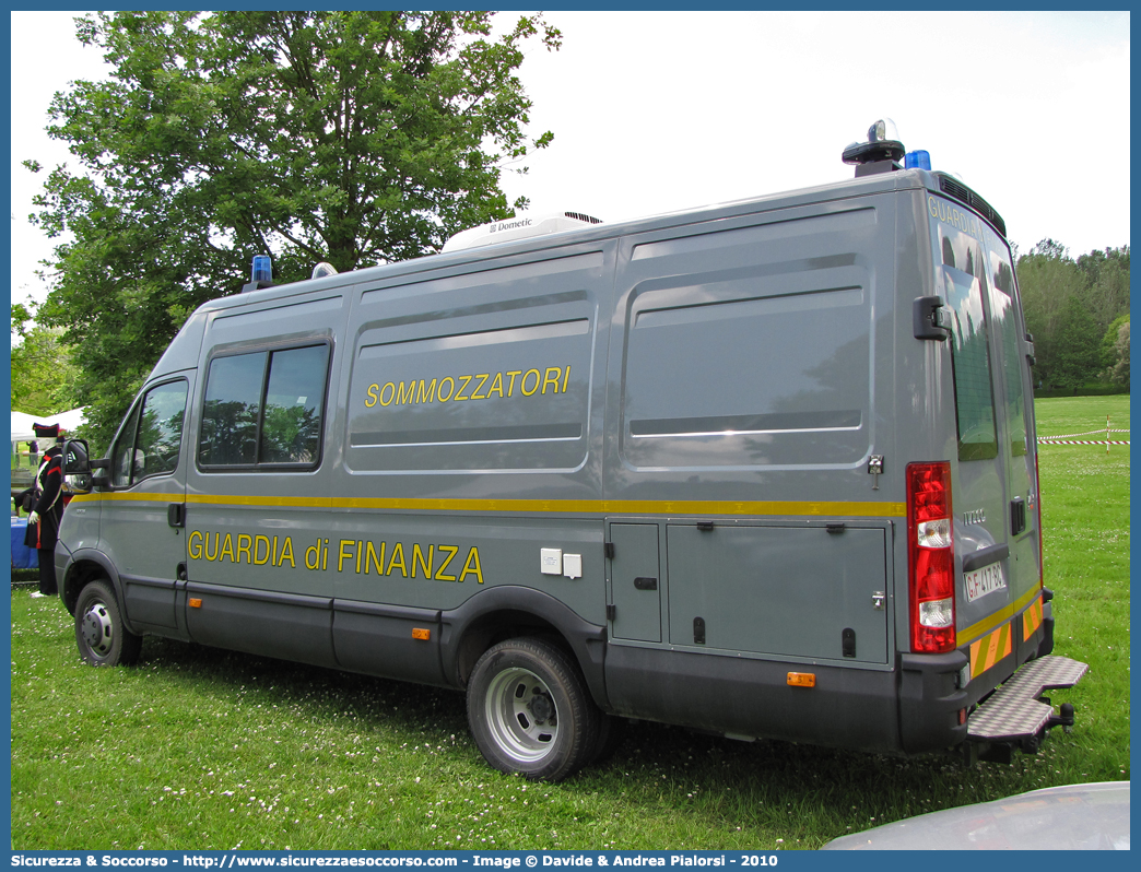 GdiF 417BC
Guardia di Finanza
R.O.A.N. Sommozzatori
Iveco Daily 50C18 IV serie
Allestitore Elevox S.r.l.
Parole chiave: GdiF;G.D.F.;GDF;Guardia di Finanza;R.O.A.N.;ROAN;Sommozzatori;Iveco;Daily;50C18;Elevox;417BC