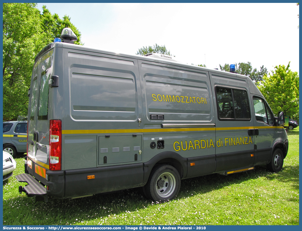 GdiF 417BC
Guardia di Finanza
R.O.A.N. Sommozzatori
Iveco Daily 50C18 IV serie
Allestitore Elevox S.r.l.
Parole chiave: GdiF;G.D.F.;GDF;Guardia di Finanza;R.O.A.N.;ROAN;Sommozzatori;Iveco;Daily;50C18;Elevox;417BC