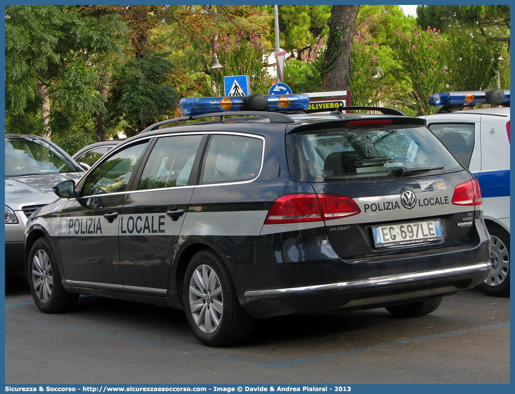 -
Polizia Locale
Servizio Associato Medio Polesine
Volkswagen Passant Variant V serie
Allestitore Bertazzoni S.r.l.
Parole chiave: Polizia;Locale;Municipale;Medio Polesine;Bosaro;Canaro;Crespino;Frassinelle;Polesella;Pontecchio Polesine;Volkswagen;Passat;Variant;SW;S.W.;Station Wagon;Bertazzoni