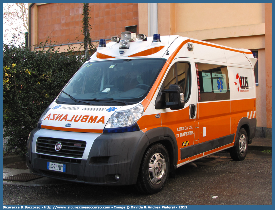 RA 18
118 Romagna Soccorso
Ambito Territoriale di Ravenna
Fiat Ducato III serie
Allestitore Aricar S.p.A.
Parole chiave: Fiat;Ducato X250;118;Romagna;Ravenna;Soccorso;Ambulanza;Autoambulanza;Aricar