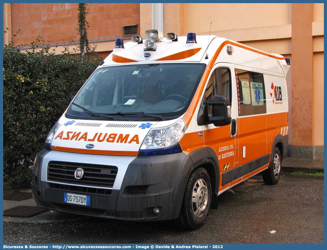 RA 18
118 Romagna Soccorso
Ambito Territoriale di Ravenna
Fiat Ducato III serie
Allestitore Aricar S.p.A.
Parole chiave: Fiat;Ducato X250;118;Romagna;Ravenna;Soccorso;Ambulanza;Autoambulanza;Aricar