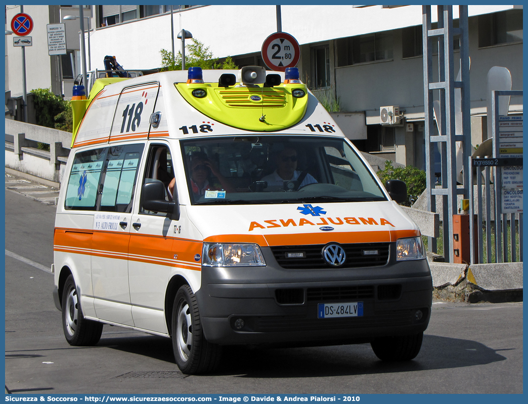 TZ16
118 Alto Friuli
Volkswagen Transporter T5
Allestitore Aricar S.p.A.
Parole chiave: 118;Udine;Alto Friuli;Ambulanza;Autoambulanza;Volkswagen;Transporter;T5;T 5;Aricar;TZ16;TZ 16;TZ.16