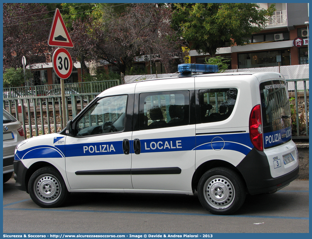 Polizia Locale YA637AG
Polizia Locale
Comune di San Benedetto del Tronto
Fiat Doblò II serie
Parole chiave: Polizia;Locale;Municipale;San Benedetto del Tronto;Fiat;Doblo;Doblò;YA637AG;YA 637 AG