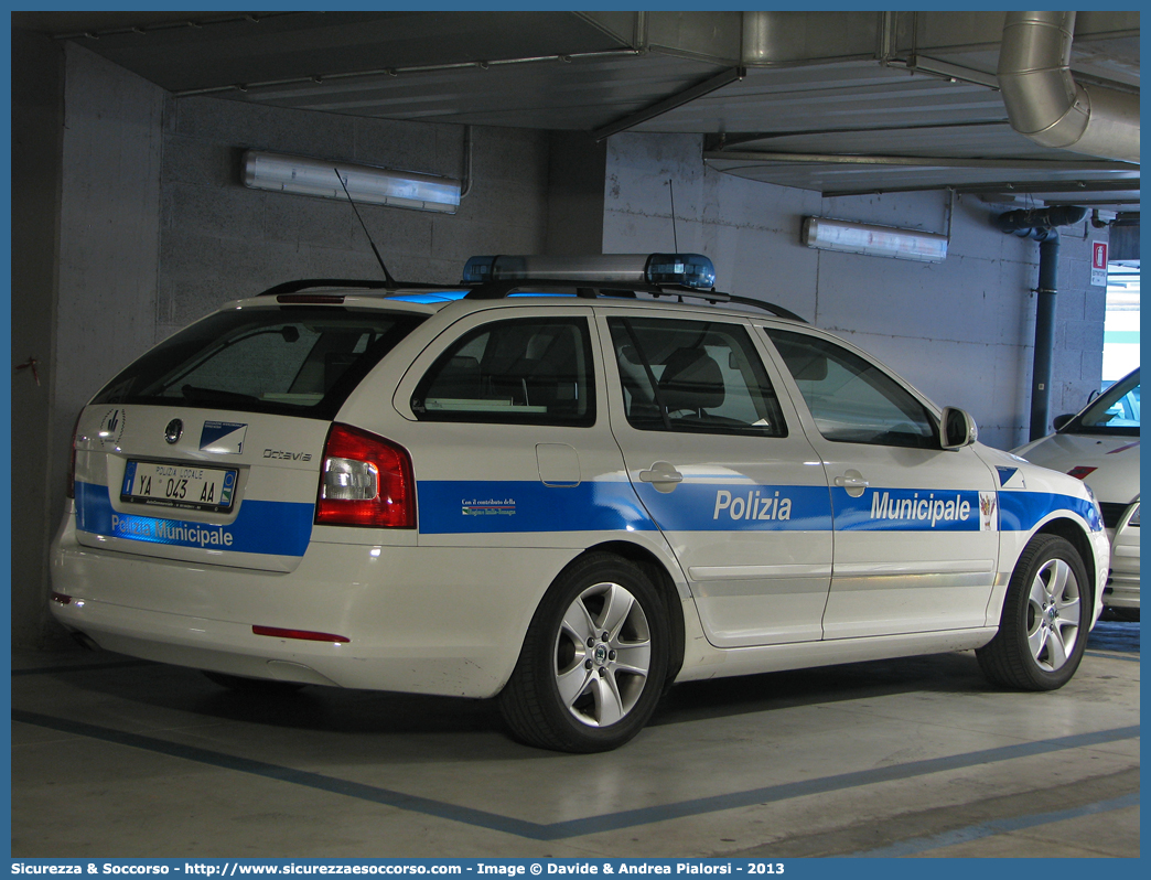 Polizia Locale YA043AA
Polizia Municipale
Associazione Intercomunale
Terre d'Acqua
Skoda Octavia Wagon III serie
Allestitore Focaccia Group S.r.l.
Parole chiave: Polizia;Locale;Municipale;Terre d'Acqua;Terre;Acqua;Anzola dell’Emilia;Anzola Emilia;Calderara di Reno;Sala Bolognese;San Giovanni in Persiceto;Sant’Agata Bolognese;Sant Agata Bolognese;Skoda;Octavia;Station;Wagon;SW;S.W.;Focaccia;YA043AA;YA 043