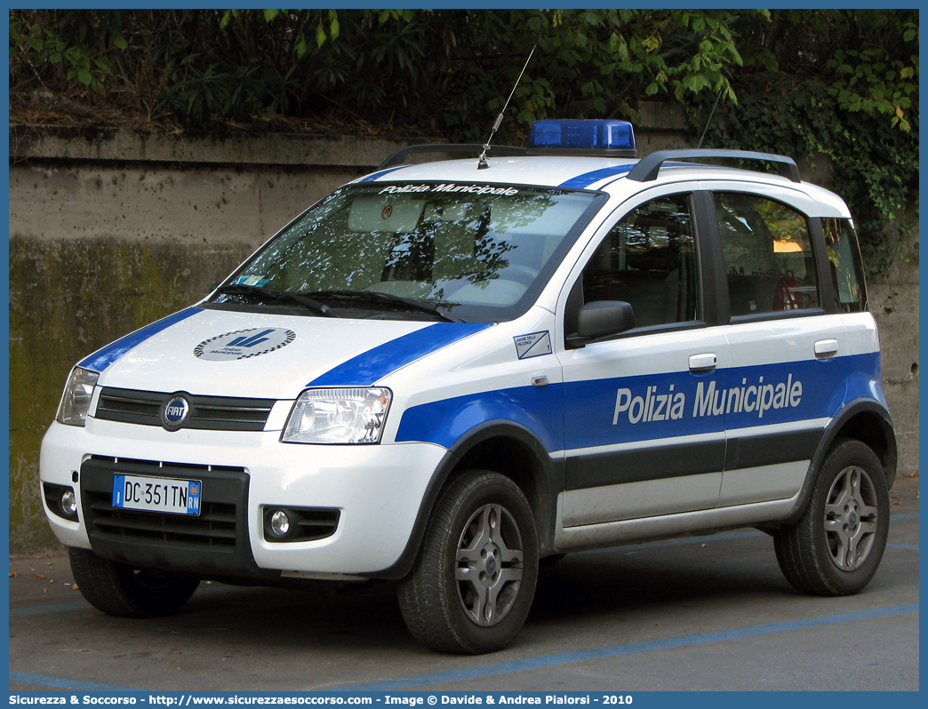 -
Polizia Municipale
Unione Comuni della Valconca
Fiat Nuova Panda 4x4 I serie
Parole chiave: Polizia;Locale;Municipale;Valconca;Val Conca;Gemmano;Mondaino;Montecolombo;Montefiore Conca;Montegridolfo;Montescudo;Morciano di Romagna;Saludecio;San Clemente;Fiat;Nuova Panda;4x4