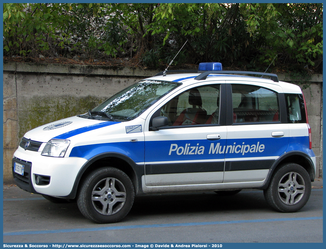 -
Polizia Municipale
Unione Comuni della Valconca
Fiat Nuova Panda 4x4 I serie
Parole chiave: Polizia;Locale;Municipale;Valconca;Val Conca;Gemmano;Mondaino;Montecolombo;Montefiore Conca;Montegridolfo;Montescudo;Morciano di Romagna;Saludecio;San Clemente;Fiat;Nuova Panda;4x4