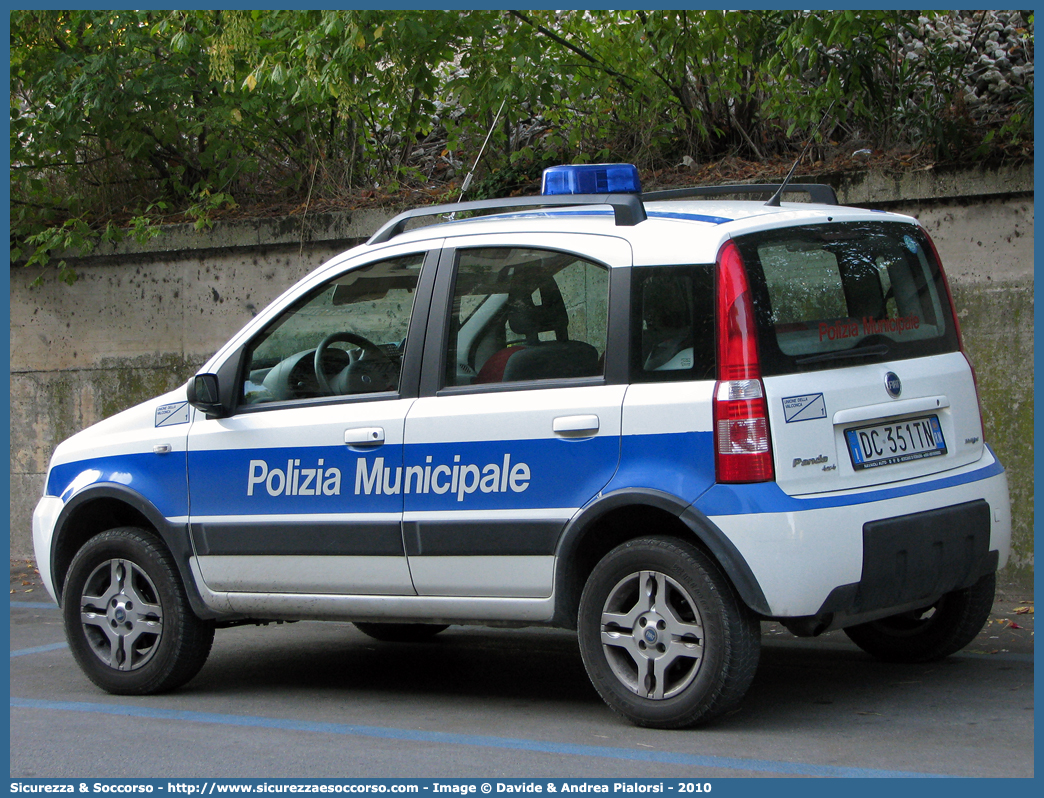 -
Polizia Municipale
Unione Comuni della Valconca
Fiat Nuova Panda 4x4 I serie
Parole chiave: Polizia;Locale;Municipale;Valconca;Val Conca;Gemmano;Mondaino;Montecolombo;Montefiore Conca;Montegridolfo;Montescudo;Morciano di Romagna;Saludecio;San Clemente;Fiat;Nuova Panda;4x4