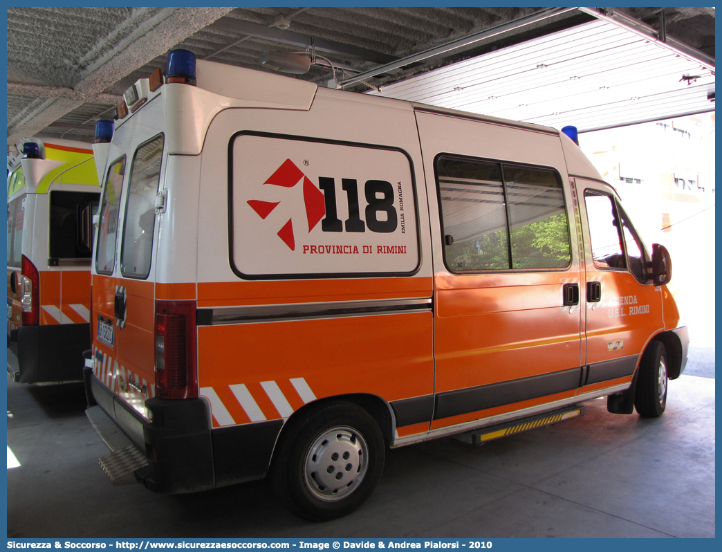 BRAVO 15
118 Romagna Soccorso
Ambito Territoriale di Rimini
Fiat Ducato II serie restyling
Allestitore MAF S.n.c.
Parole chiave: 118;Romagna;Soccorso;Rimini;Ambulanza;Autoambulanza;Fiat;Ducato;MAF;M.A.F.;Mariani Alfredo e Figlio