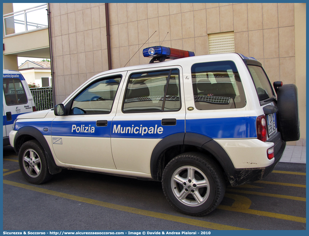 -
Polizia Municipale
Unione Comuni della Valconca
Land Rover Freelander
I serie restyling
Allestitore Focaccia Group S.r.l.
Parole chiave: Polizia;Locale;Municipale;Valconca;Val Conca;Gemmano;Mondaino;Montecolombo;Montefiore Conca;Montegridolfo;Montescudo;Morciano di Romagna;Saludecio;San Clemente;Land Rover;Freelander;Focaccia