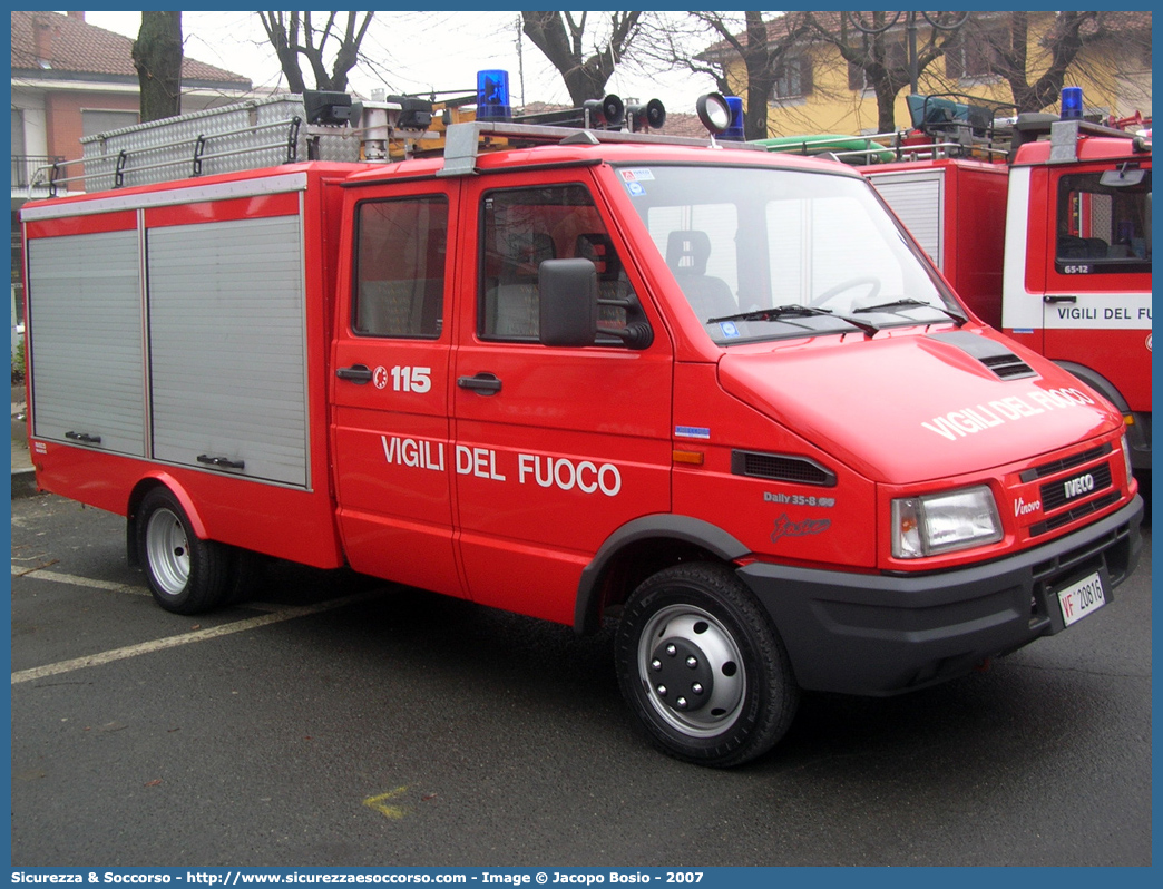 VF 20816
Corpo Nazionale Vigili del Fuoco
Iveco Daily 35-8 II serie
Allestitore Iveco Magirus
Parole chiave: Corpo;Nazionale;Vigili del Fuoco;Vigili;Fuoco;Polisoccorso;Iveco;Daily;35-8;35 - 8;Magirus