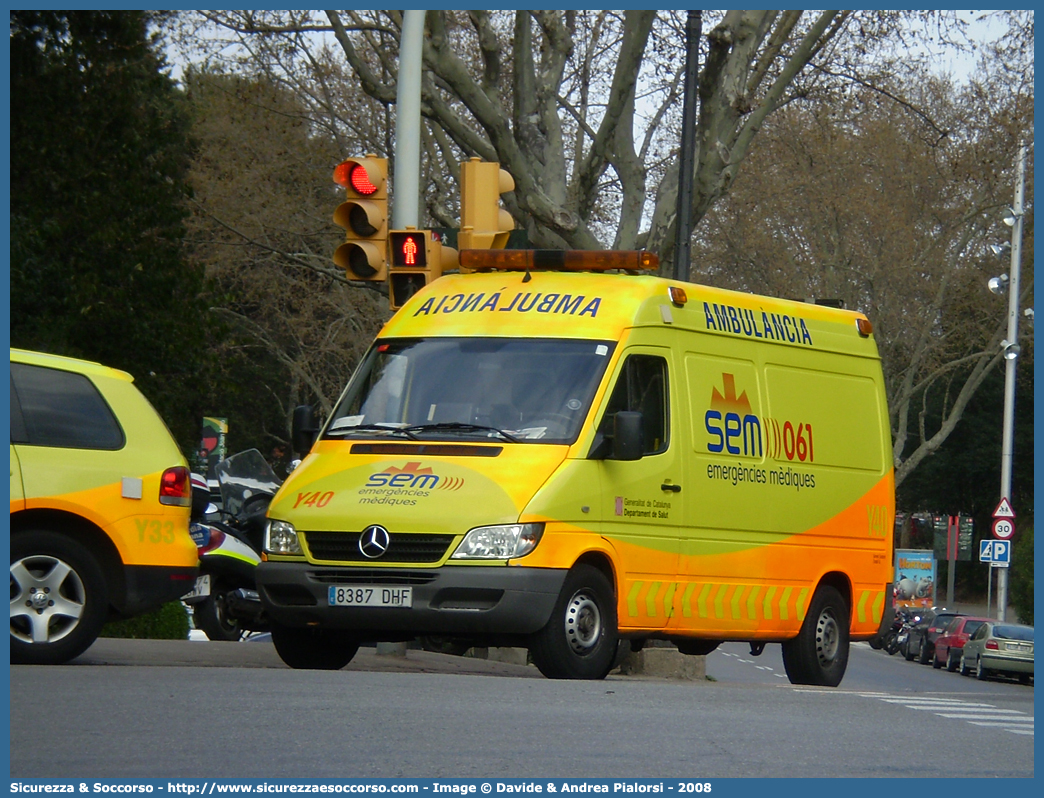 Y40
Reino de España
Sistema d'Emergències Mèdiques
Mercedes Benz Sprinter I generation restyling
Parole chiave: Regno di Spagna;Spagna;Reino de España;España;Espana;SEM;S.E.M.;061;Sistema;Emergencies;Mediques;Emergències;Mèdiques;Mercedes Benz;Sprinter