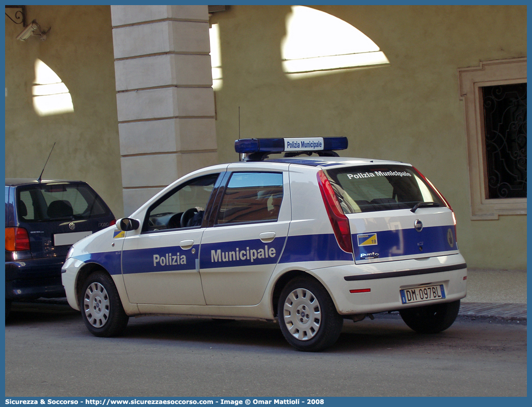 -
Polizia Municipale
Comune di Modena
Fiat Punto III serie restyling
Allestitore Olmedo S.p.A.
Parole chiave: Polizia;Locale;Municipale;Modena;Fiat;Punto;Olmedo